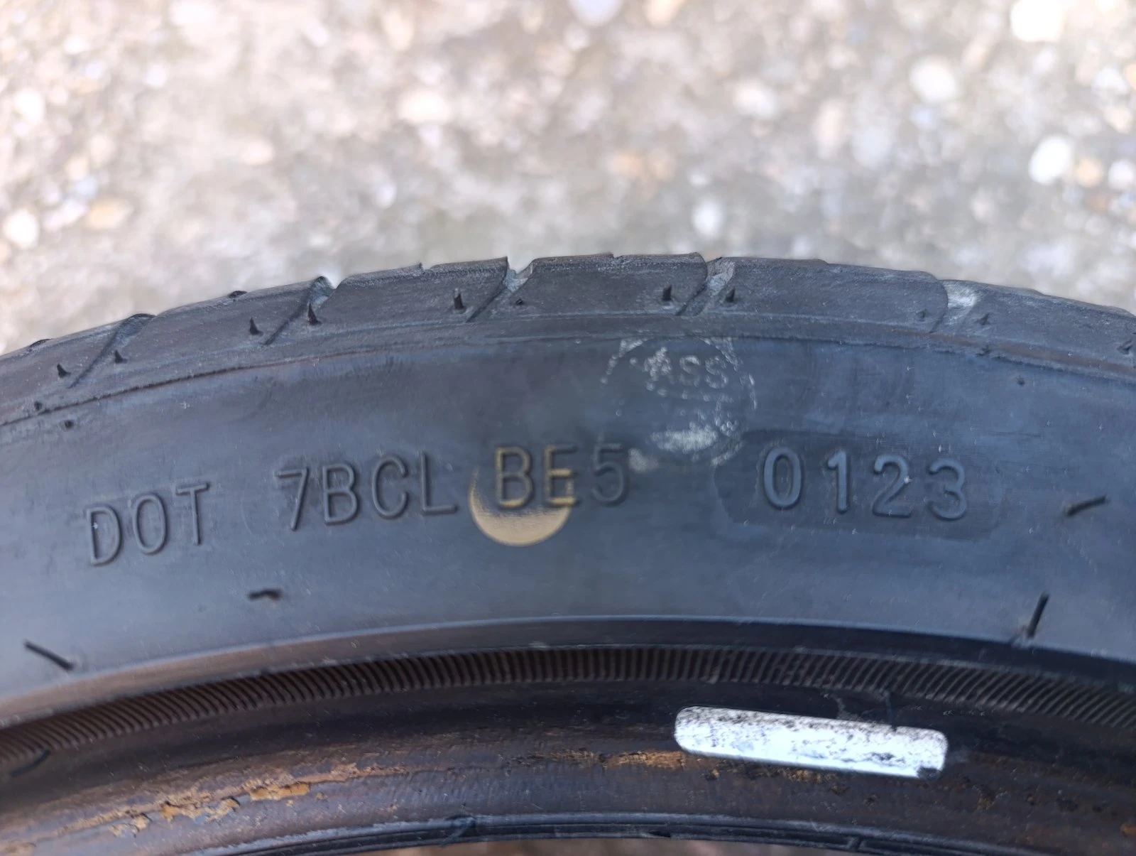 Гуми Летни 215/40R17, снимка 8 - Гуми и джанти - 54917441