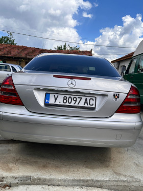 Mercedes-Benz E 220, снимка 8 - Автомобили и джипове - 45156858