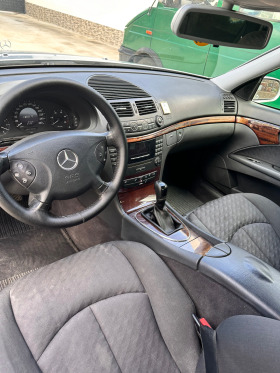 Mercedes-Benz E 220, снимка 5 - Автомобили и джипове - 45156858