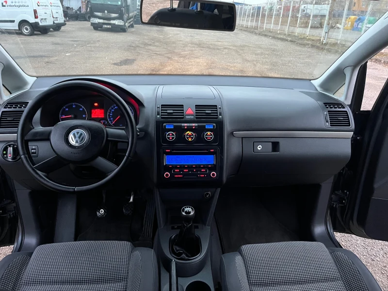 VW Touran HIGHLINE 7 места, снимка 15 - Автомобили и джипове - 49396502