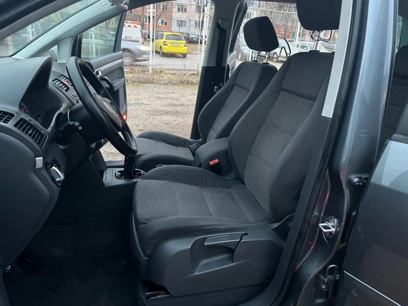 VW Touran HIGHLINE 7 места, снимка 9 - Автомобили и джипове - 49396502