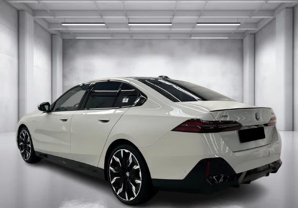 BMW 550 e xDrive = M-Sport Pro = Гаранция, снимка 2 - Автомобили и джипове - 55890199