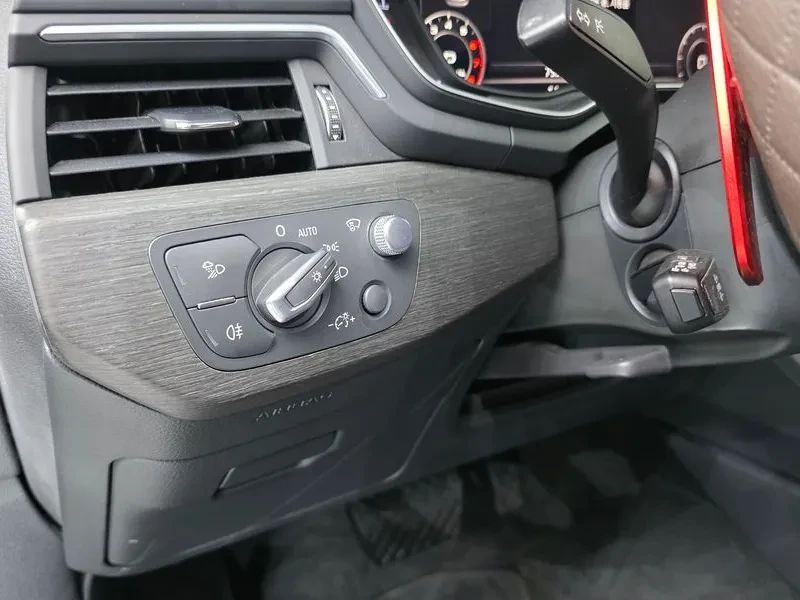 Audi A4 40 Tfsi Premium, снимка 14 - Автомобили и джипове - 56205730