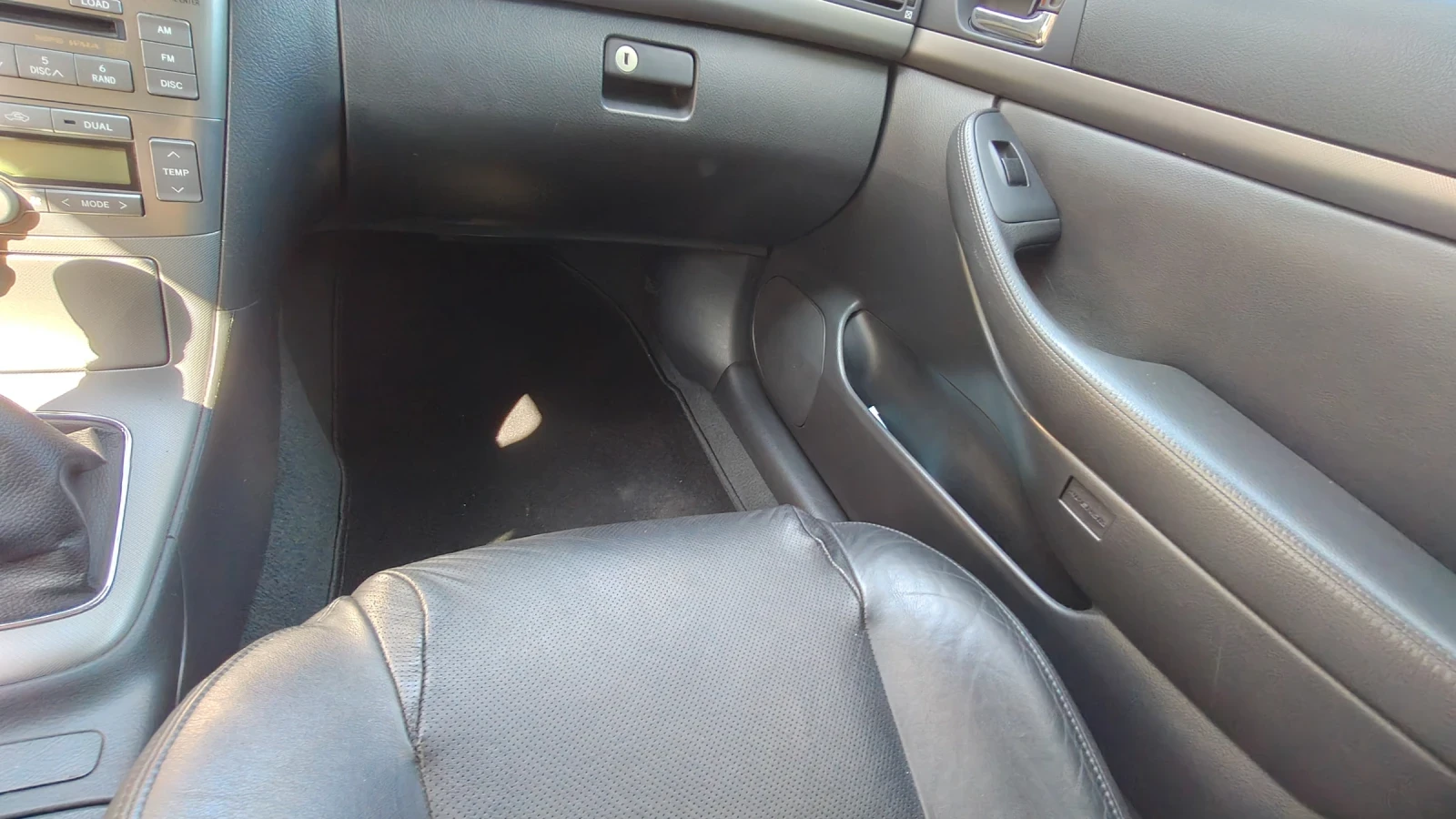 Toyota Avensis D4D, 2.0 dizel - изображение 7