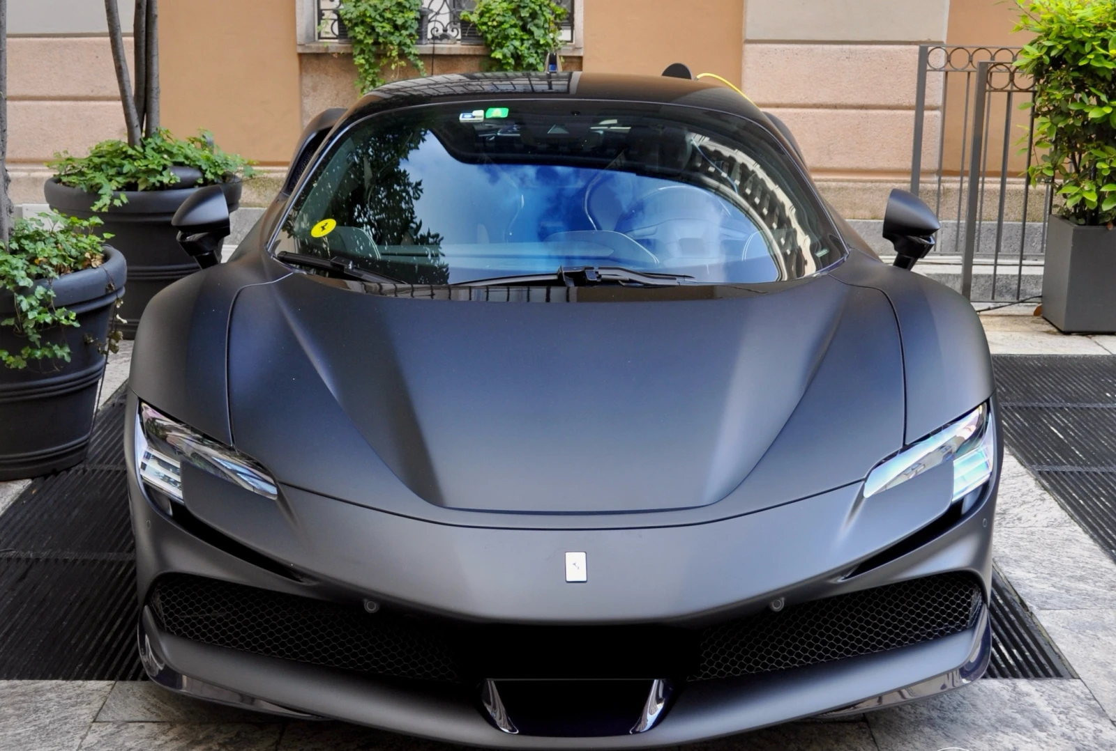 Ferrari SF 90 Stradale 4.0 V8 ASSETTO FIORANO CARBON - изображение 2