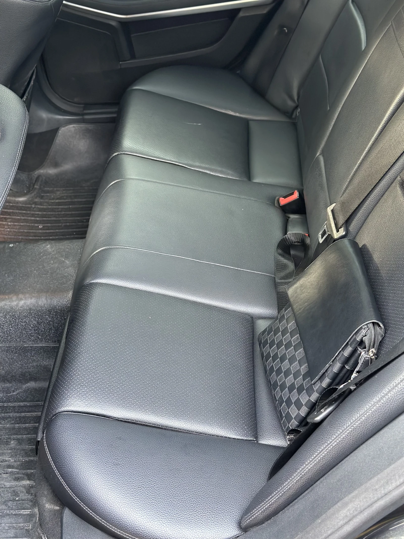 Mercedes-Benz E 200 CDI 7G , снимка 12 - Автомобили и джипове - 54598423