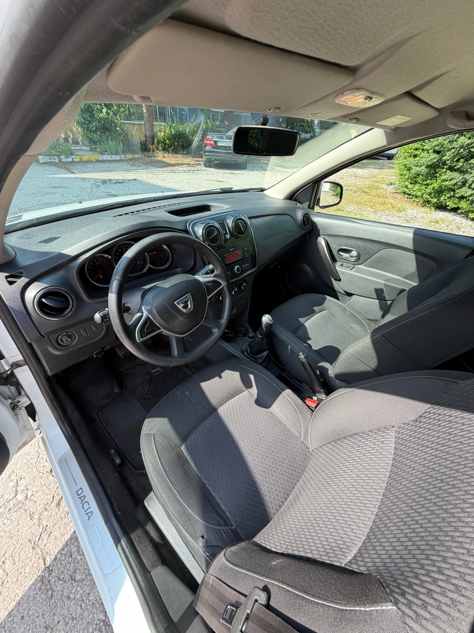 Dacia Logan, снимка 8 - Автомобили и джипове - 54823265