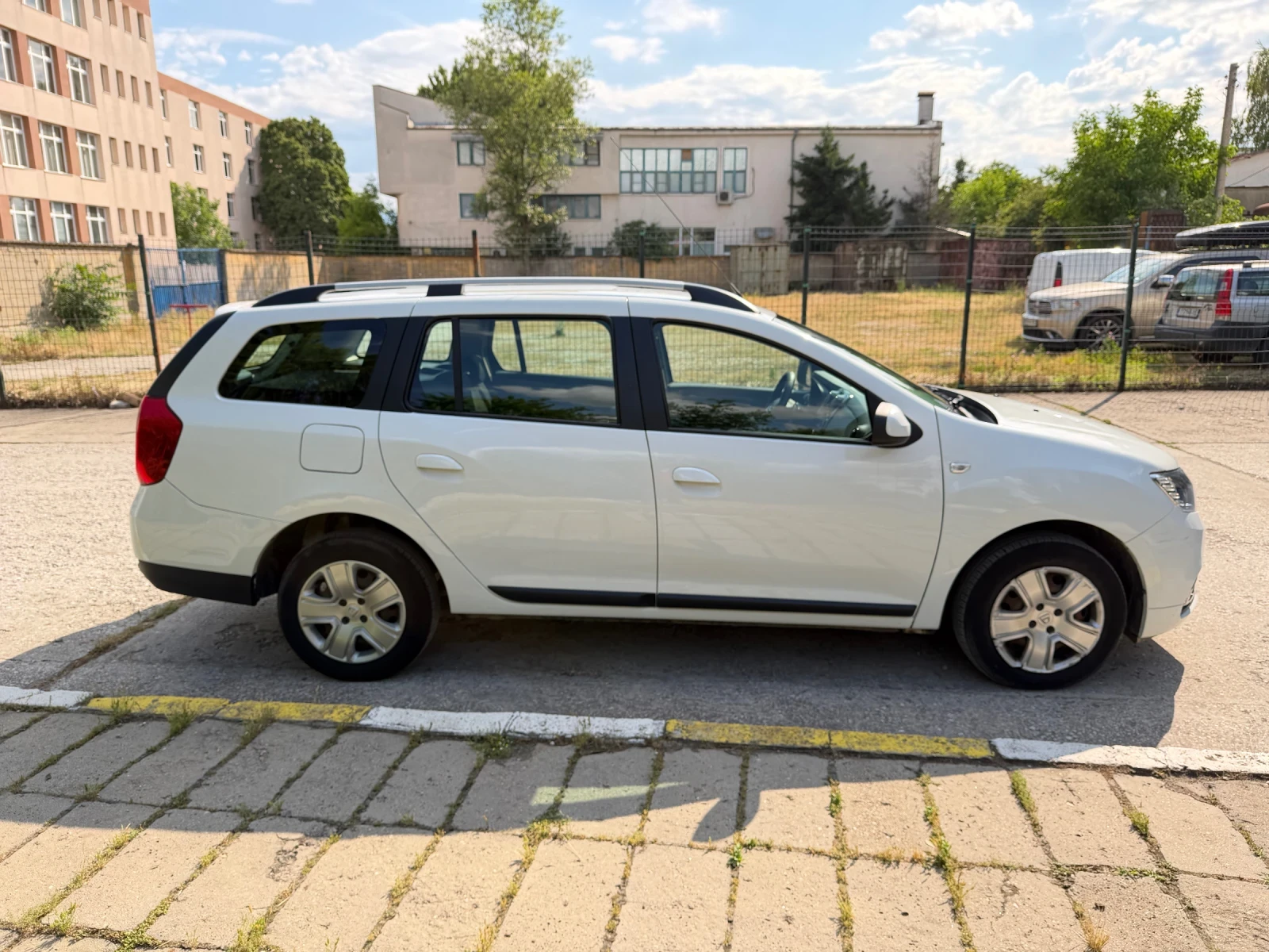 Dacia Logan, снимка 5 - Автомобили и джипове - 54823265