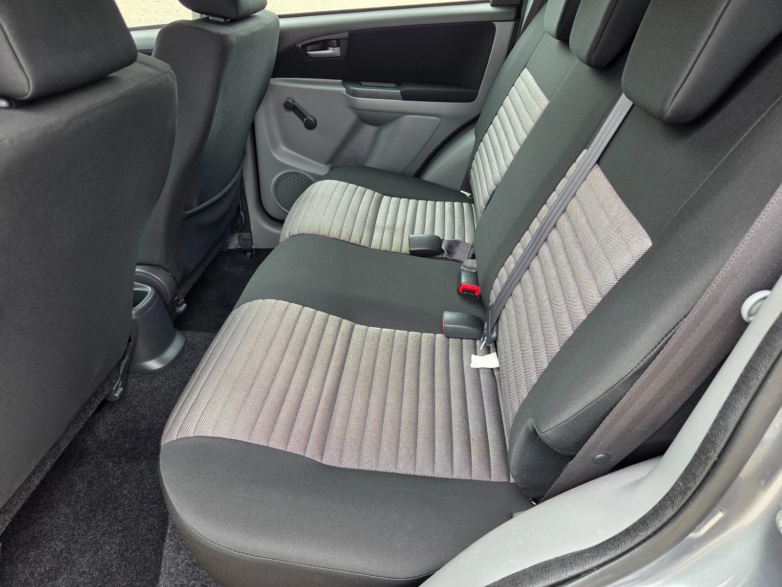 Suzuki SX4 1.6i 120k.c Швейцария 4WD  , снимка 9 - Автомобили и джипове - 54881876