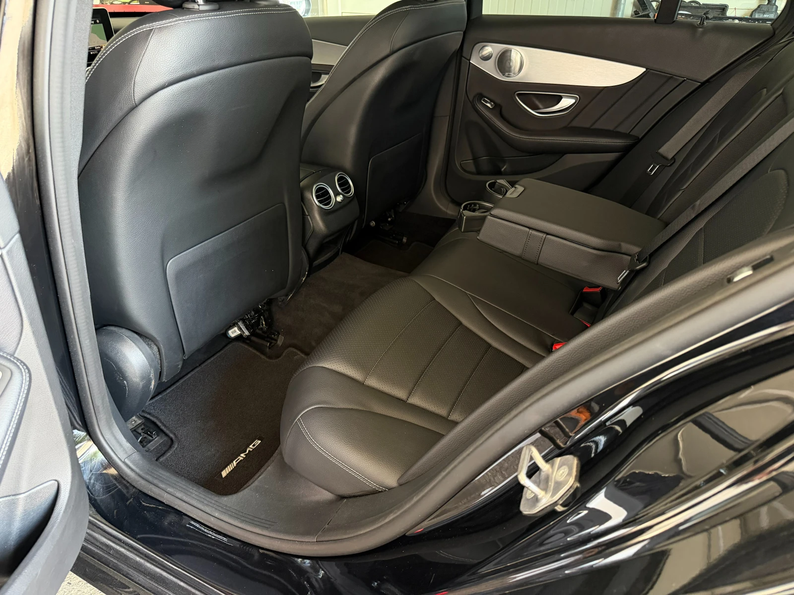 Mercedes-Benz C 220 D* 4Matic* AMG* ПЪЛНА СЕРВИЗНА ИСТОРИЯ В МЕРЦЕДЕС, снимка 9 - Автомобили и джипове - 55155207