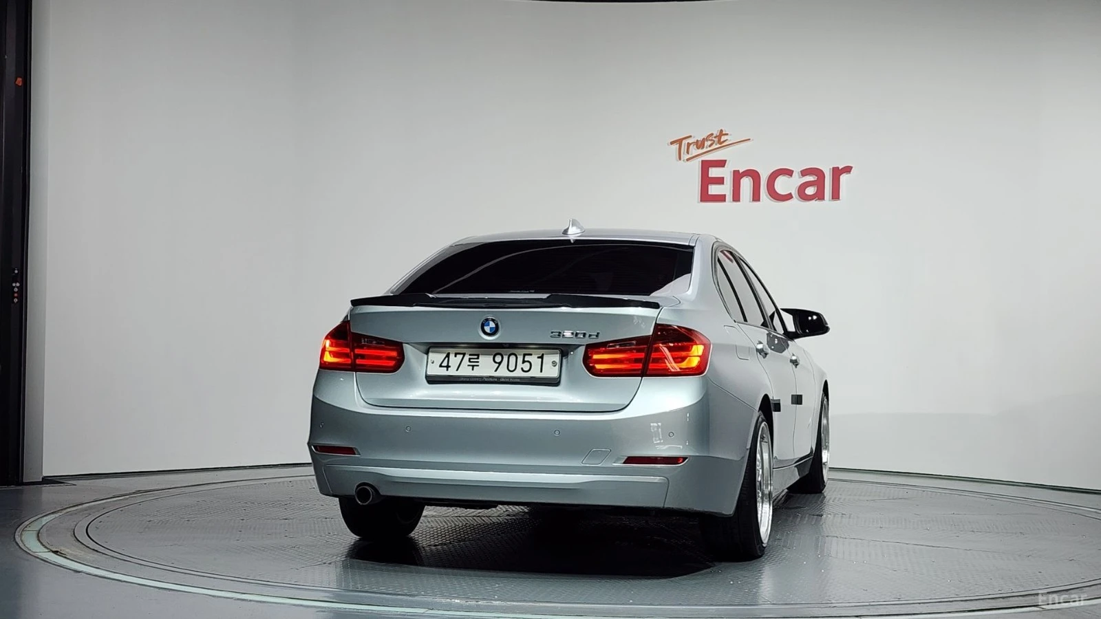 BMW 320 D RWD Автокредит Цена до България, снимка 4 - Автомобили и джипове - 55486849