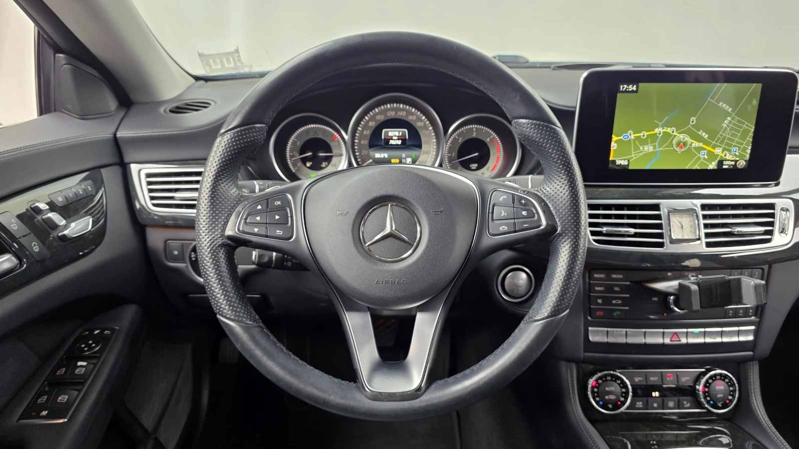 Mercedes-Benz CLS 350 4MATIC* HEAD UP* 360* LOW MILEAGE* , снимка 10 - Автомобили и джипове - 56003948
