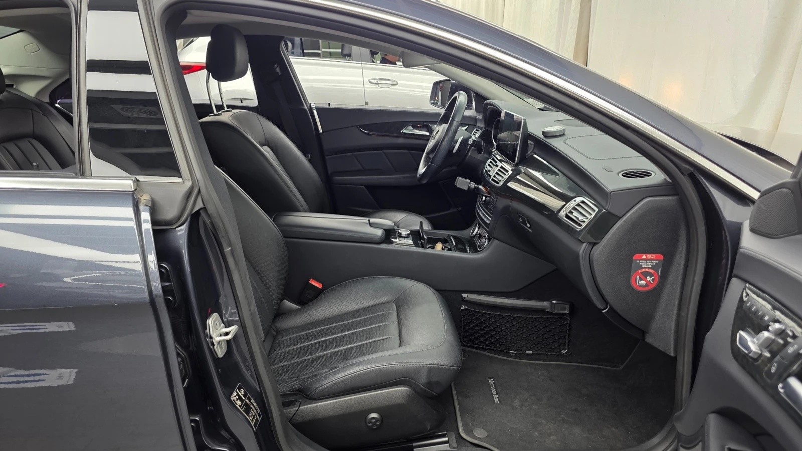 Mercedes-Benz CLS 350 4MATIC* HEAD UP* 360* LOW MILEAGE* , снимка 8 - Автомобили и джипове - 56003948