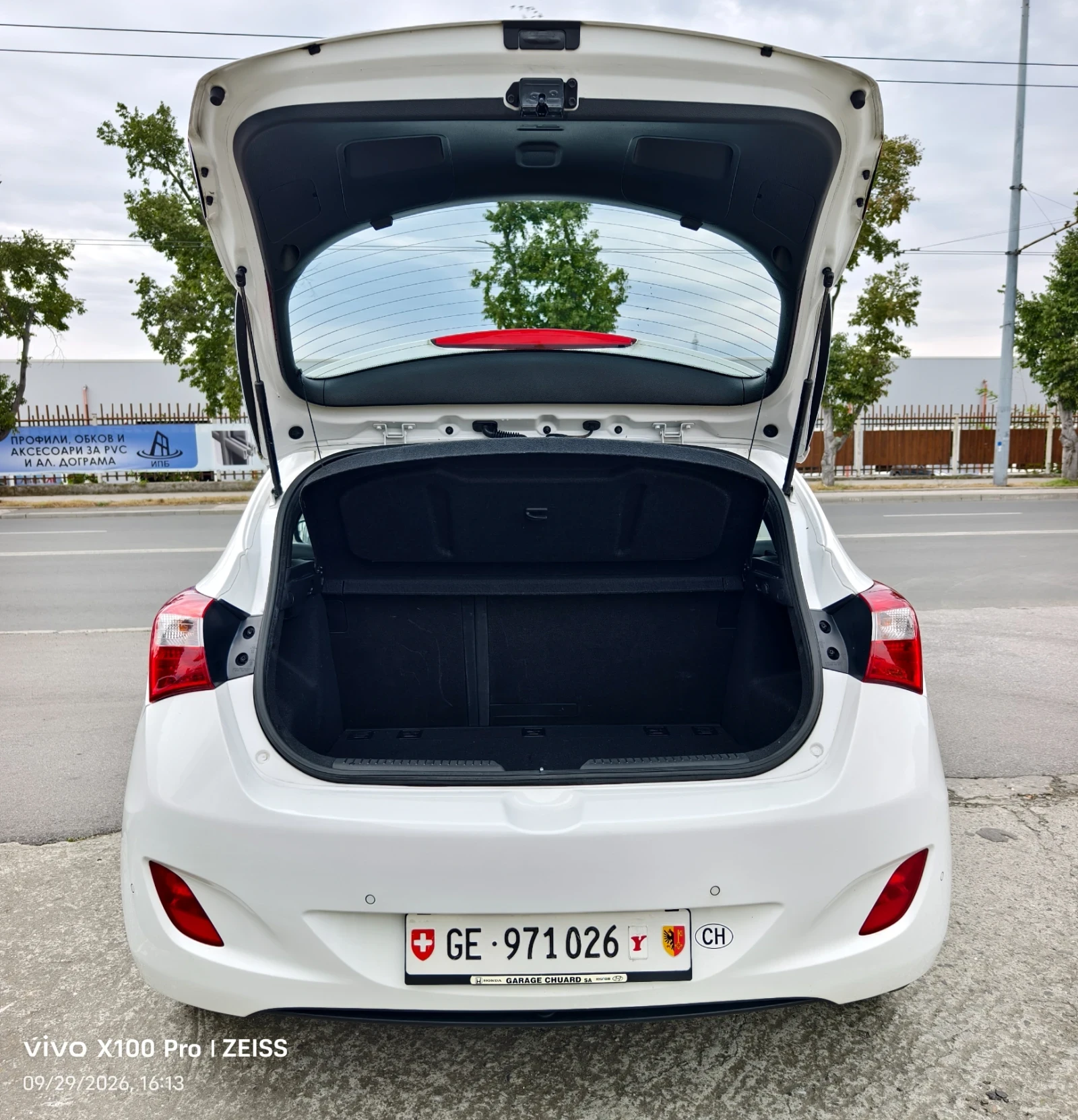 Hyundai I30 1.6CRDi Swiss Aut. | Mobile.bg � ����������� 10