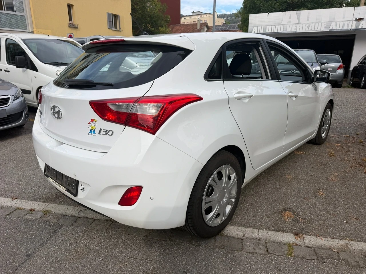 Hyundai I30 1.6CRDi Swiss Aut., снимка 4 - Автомобили и джипове - 56163927