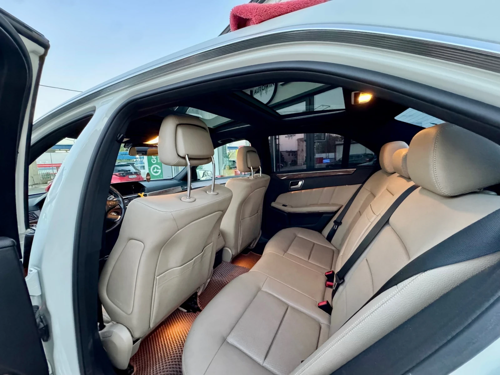 Mercedes-Benz E 350 W212 / V6 / 306HP / 7G-Plus / BlueE/ TOP, снимка 13 - Автомобили и джипове - 56251950