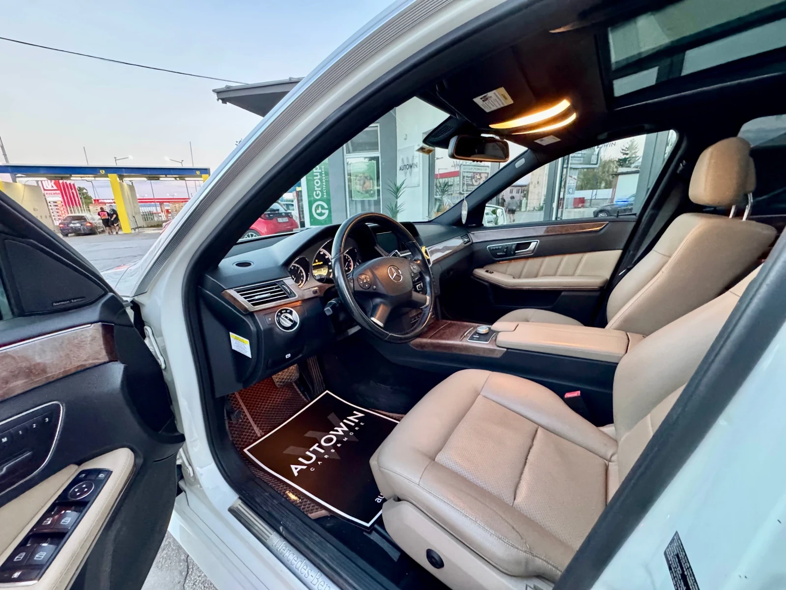 Mercedes-Benz E 350 W212 / V6 / 306HP / 7G-Plus / BlueE/ TOP, снимка 10 - Автомобили и джипове - 56251950