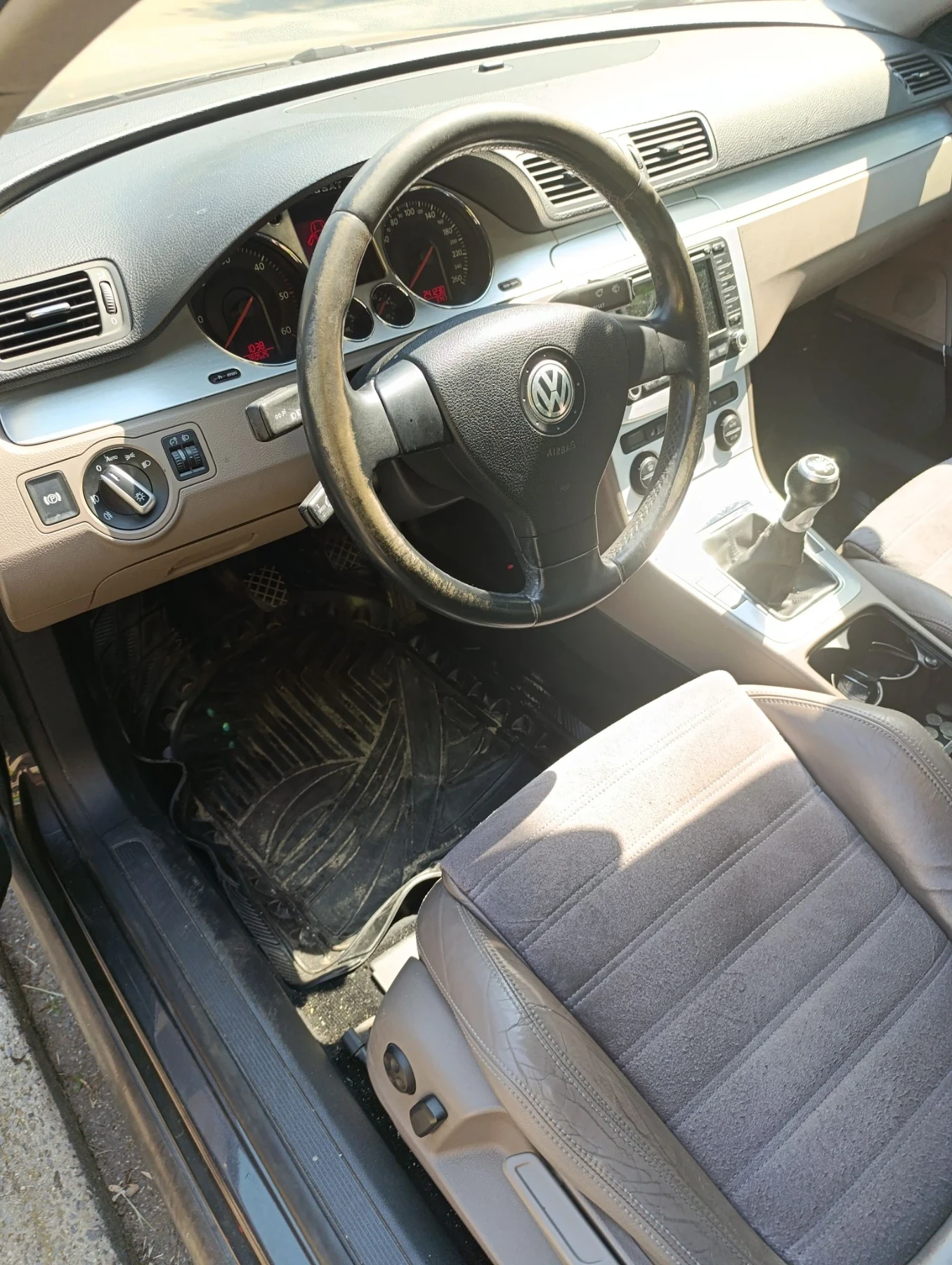 VW Passat Здравейте колата е обслужена преди 5хиляди километ, снимка 3 - Автомобили и джипове - 56255238