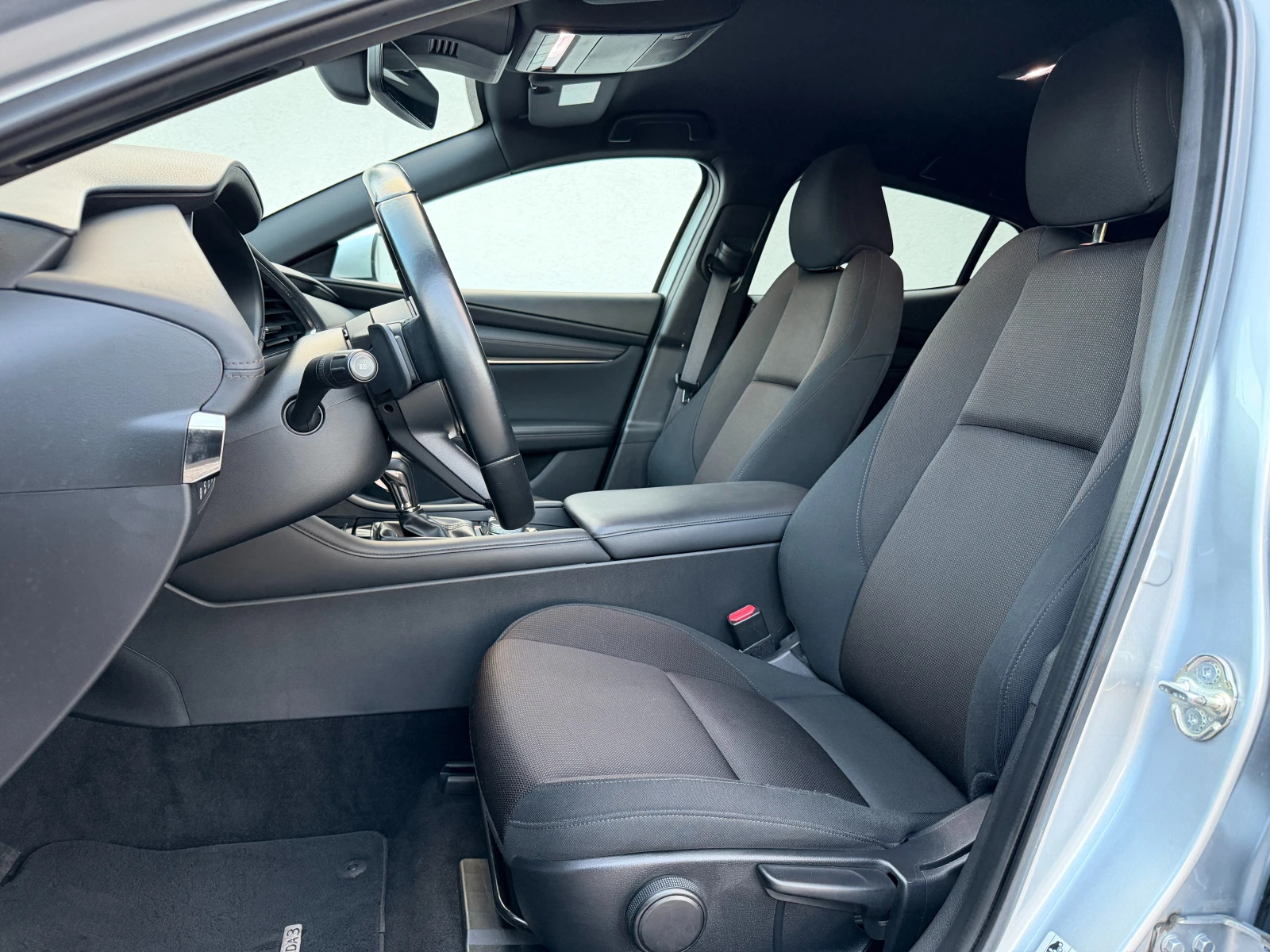Mazda 3 2.0i M-Hybrid, снимка 10 - Автомобили и джипове - 56416035