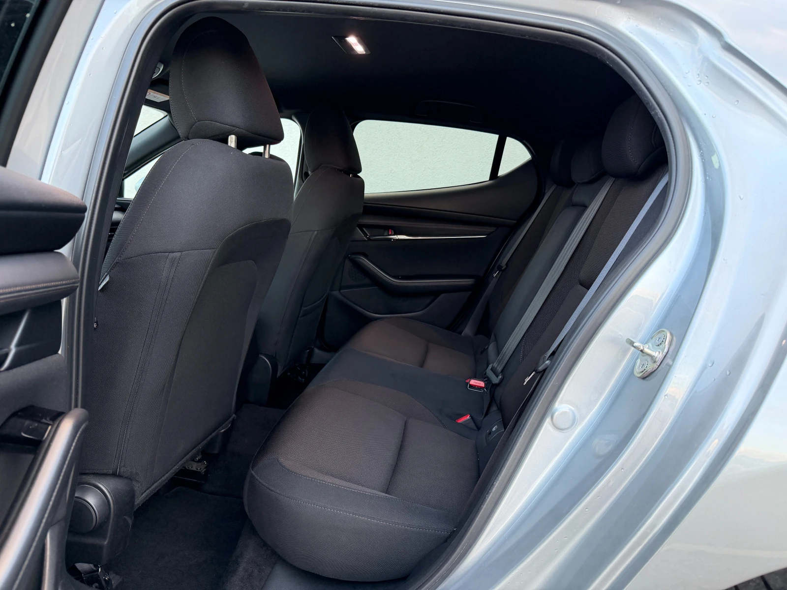 Mazda 3 2.0i M-Hybrid, снимка 11 - Автомобили и джипове - 56416035
