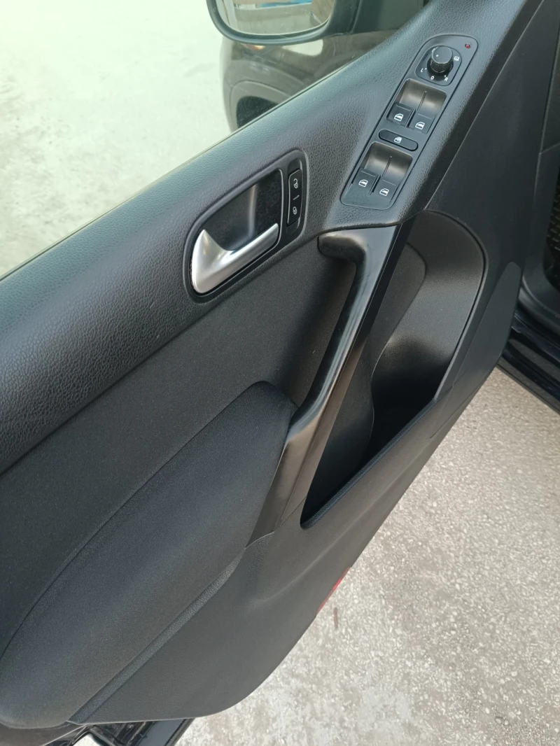 VW Tiguan, снимка 14 - Автомобили и джипове - 52947589