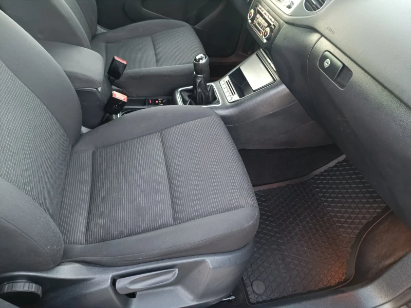 VW Tiguan, снимка 12 - Автомобили и джипове - 52947589