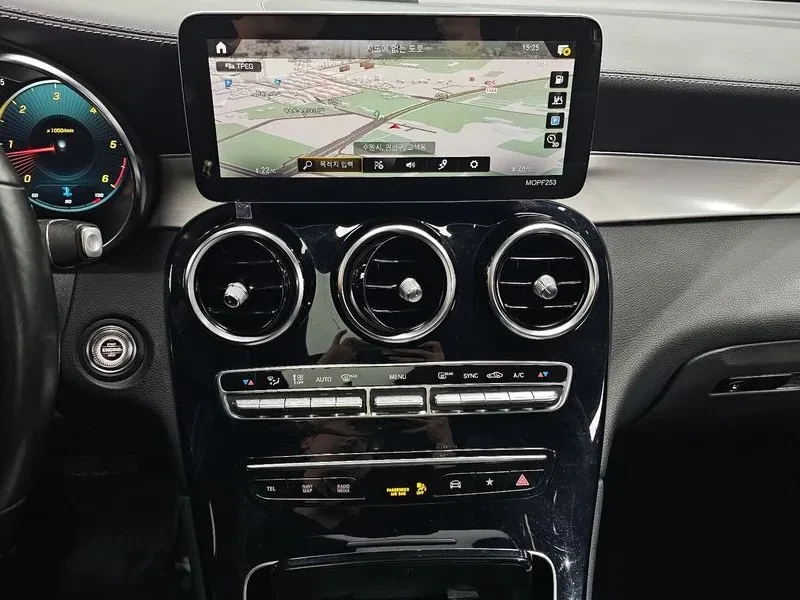 Mercedes-Benz GLC 220 D 4Matic, снимка 14 - Автомобили и джипове - 53826355