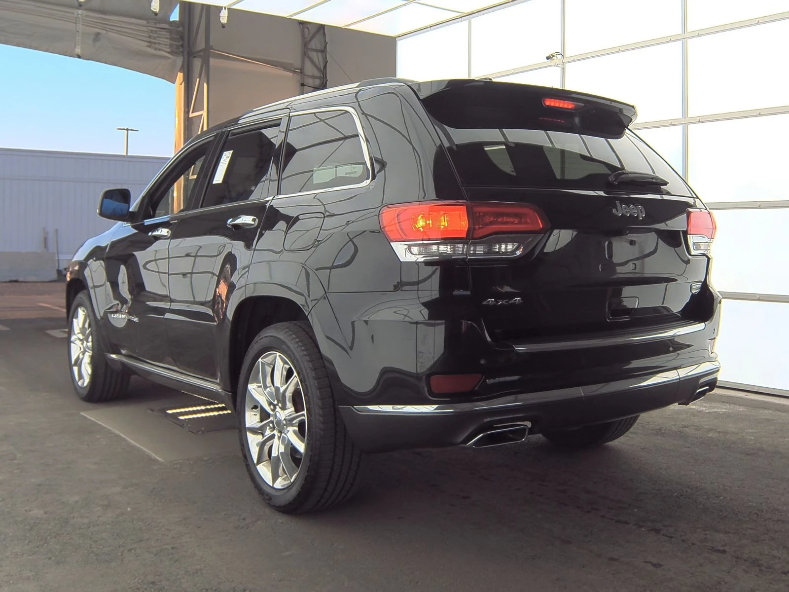 Jeep Grand cherokee SUMMIT* 8ZF* ОБДУХ* ПАНО* ДИСТРОНИК* HARMAN* КАМЕР - изображение 4