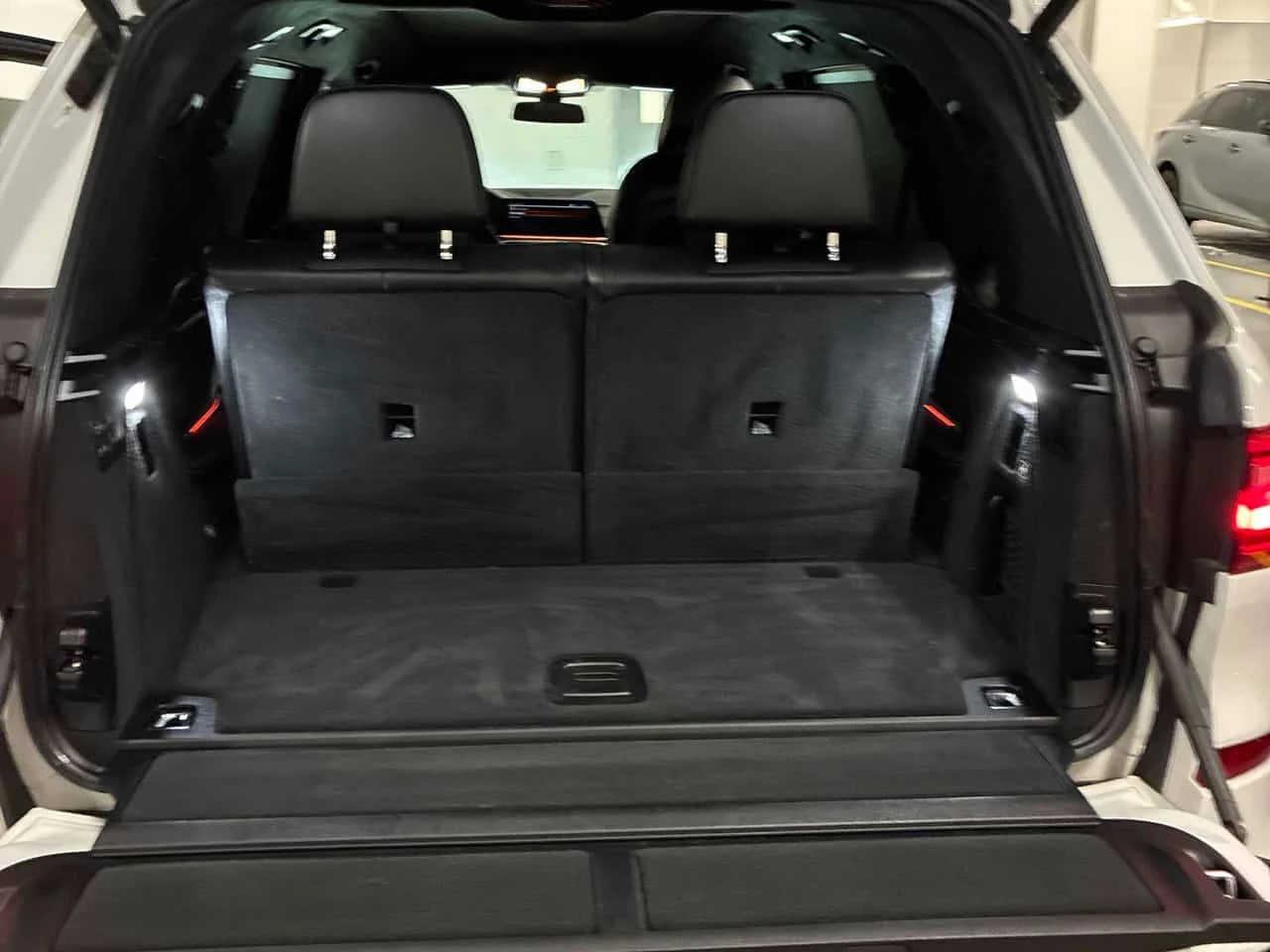 BMW X7 * xDrive40i * CARFAX * HARMAN * 7 МЕСТА* ОБДУХВАНЕ, снимка 13 - Автомобили и джипове - 54044472