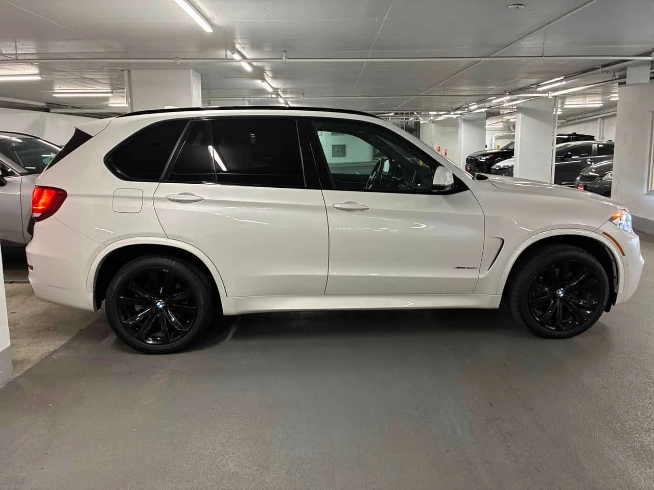 BMW X5 * xDrive50i * CARFAX * БЕЗ ПЪРВОНАЧАЛНА ВНОСКА, снимка 3 - Автомобили и джипове - 54203429