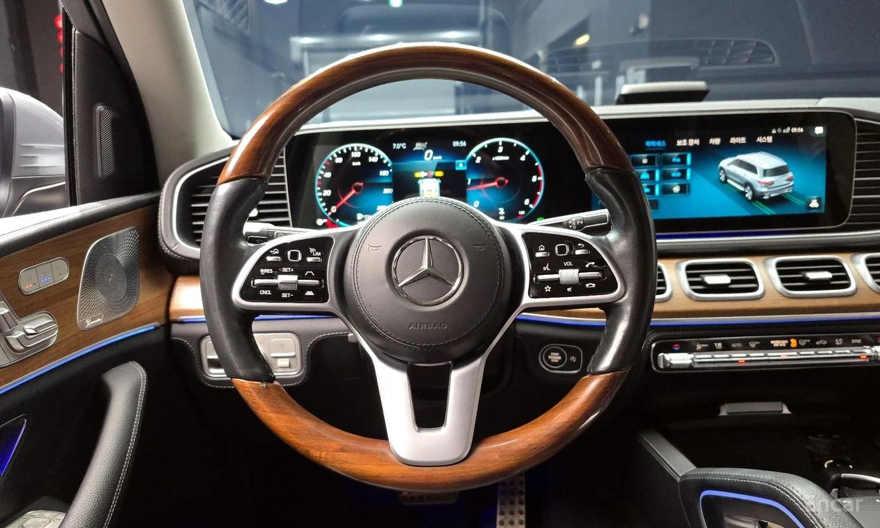 Mercedes-Benz GLS 400 AMG* LINE* BURMESTER* ОБДУХВАНЕ* ДИСТРОНИК* МАСАЖ*, снимка 8 - Автомобили и джипове - 56196324
