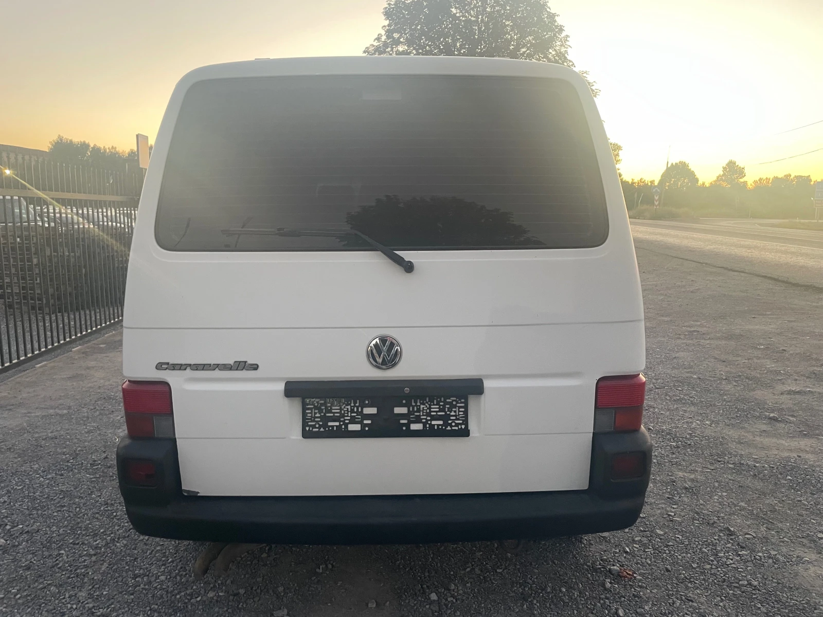 VW Transporter 1.9TDI-9МЕСТЕН - изображение 8