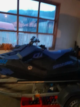 Джет Bombardier Sea Doo Spark Trixx, снимка 3 - Воден транспорт - 48298281