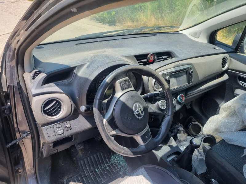 Toyota Yaris 1.0benzin-69ks-2013god, снимка 6 - Автомобили и джипове - 47402467