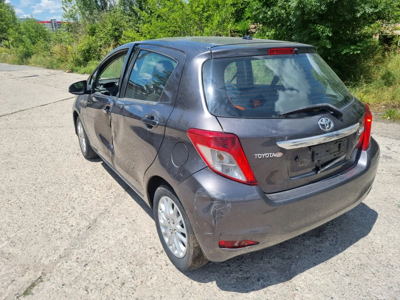 Toyota Yaris 1.0benzin-69ks-2013god, снимка 8 - Автомобили и джипове - 47402467