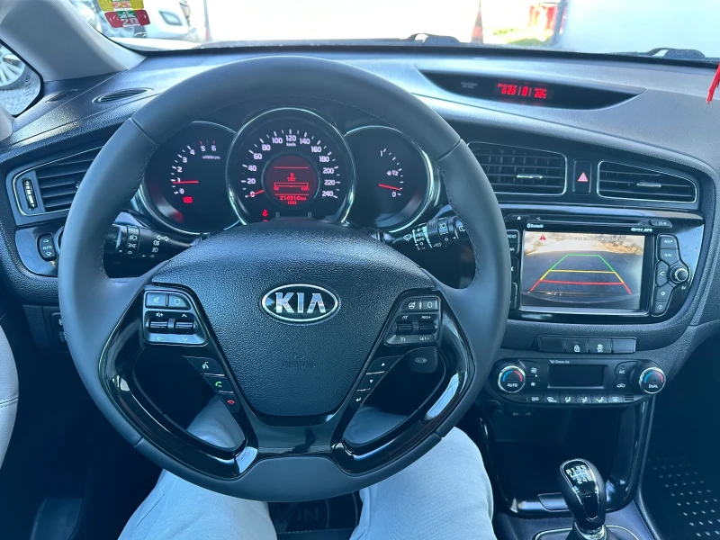 Kia Ceed 1.6 crdi, снимка 13 - Автомобили и джипове - 47446682