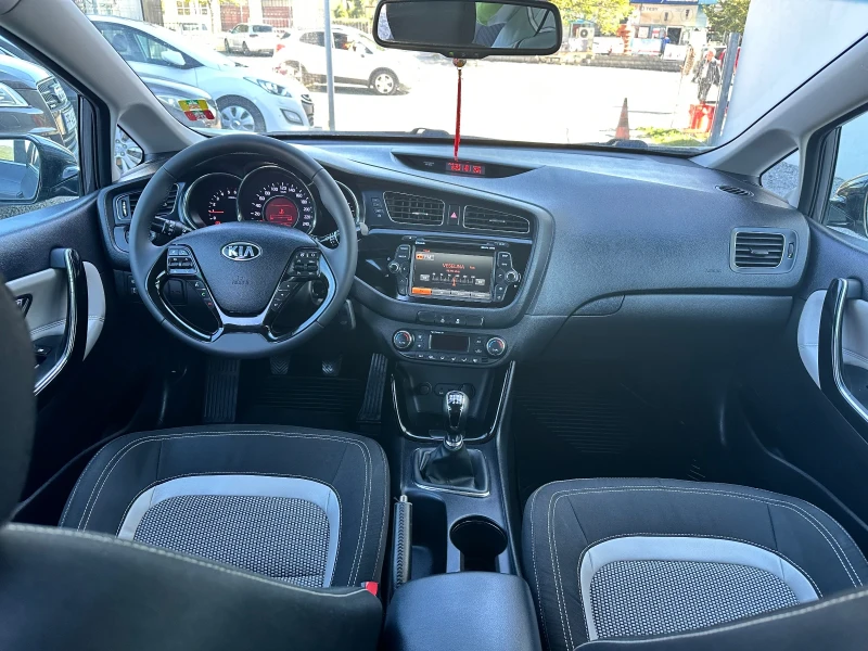 Kia Ceed 1.6 crdi, снимка 14 - Автомобили и джипове - 47446682