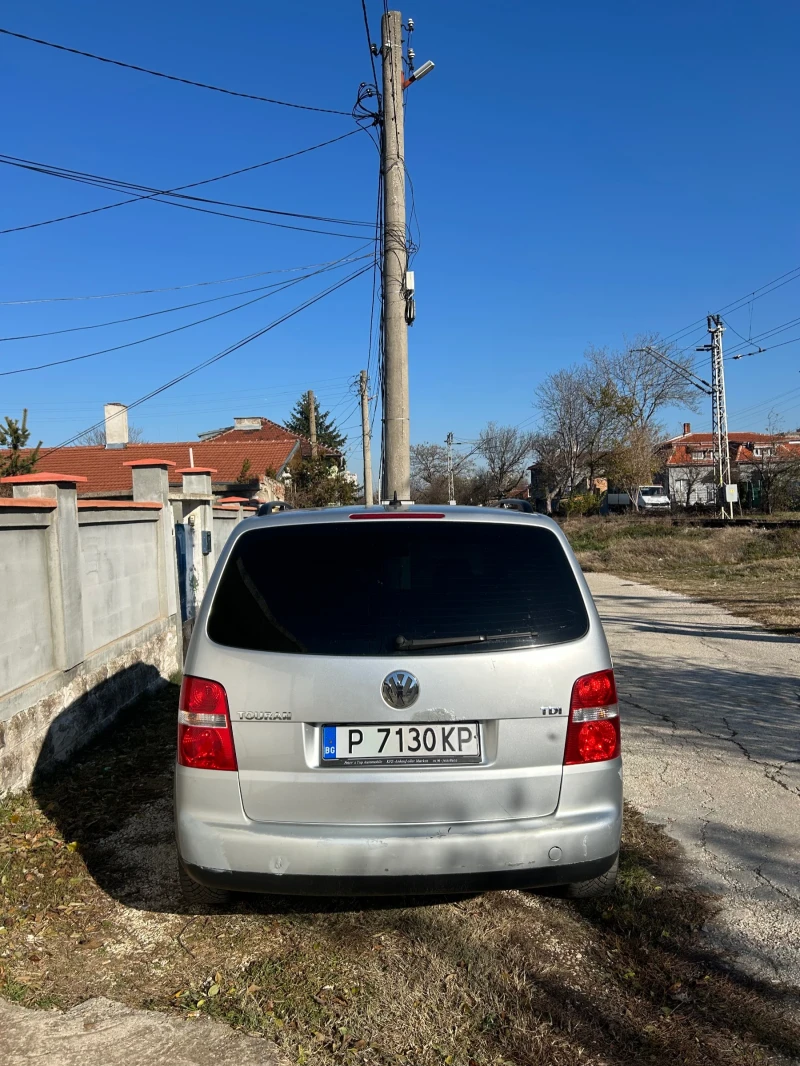 VW Touran, снимка 4 - Автомобили и джипове - 48098930