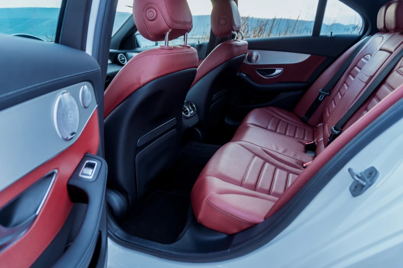 Mercedes-Benz C 300 4 MATIC, снимка 11 - Автомобили и джипове - 52128762