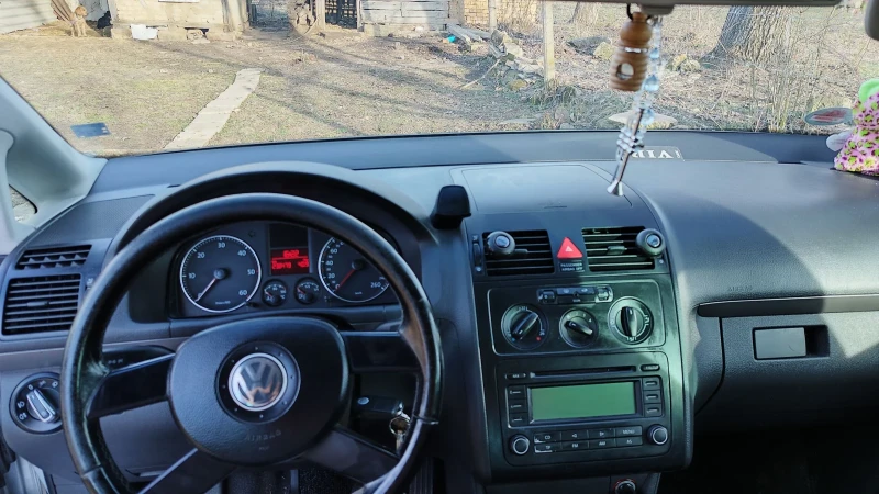 VW Touran 1.9 105, снимка 11 - Автомобили и джипове - 49418229