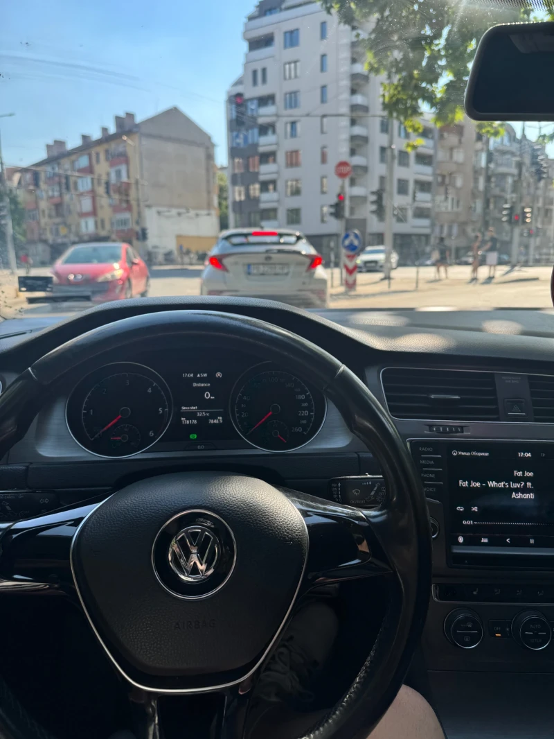 VW Golf 1.6 TDI, снимка 10 - Автомобили и джипове - 51986107