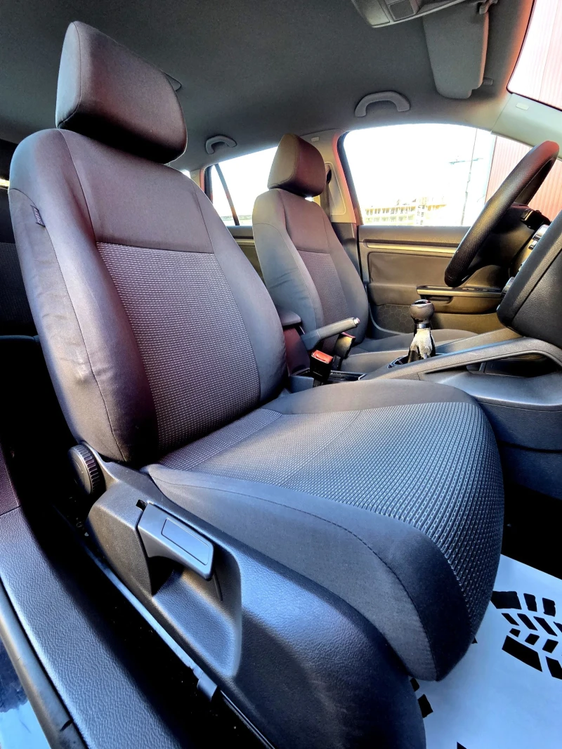 VW Golf 1.6i Нов внос, снимка 14 - Автомобили и джипове - 52989609