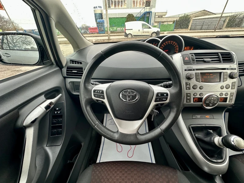 Toyota Verso 2.0 D4D, снимка 10 - Автомобили и джипове - 53285298