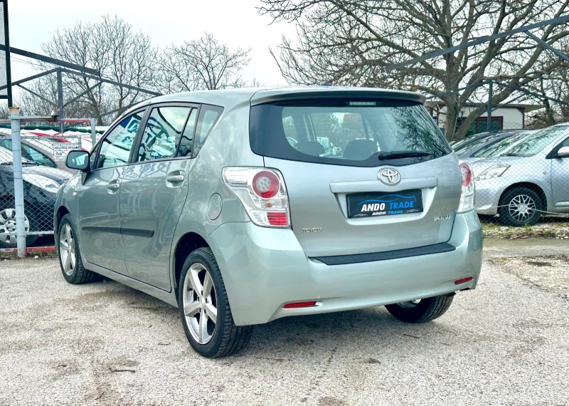 Toyota Verso 2.0 D4D, снимка 7 - Автомобили и джипове - 53285298