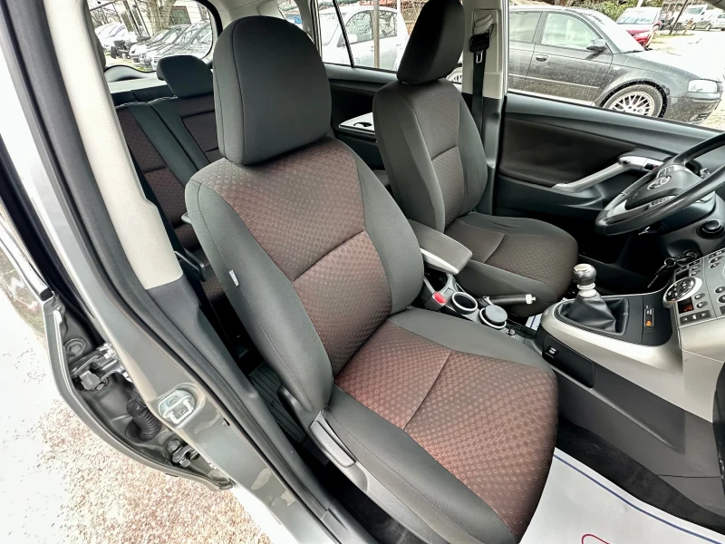 Toyota Verso 2.0 D4D, снимка 15 - Автомобили и джипове - 53285298