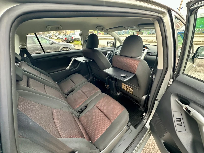 Toyota Verso 2.0 D4D, снимка 16 - Автомобили и джипове - 53285298