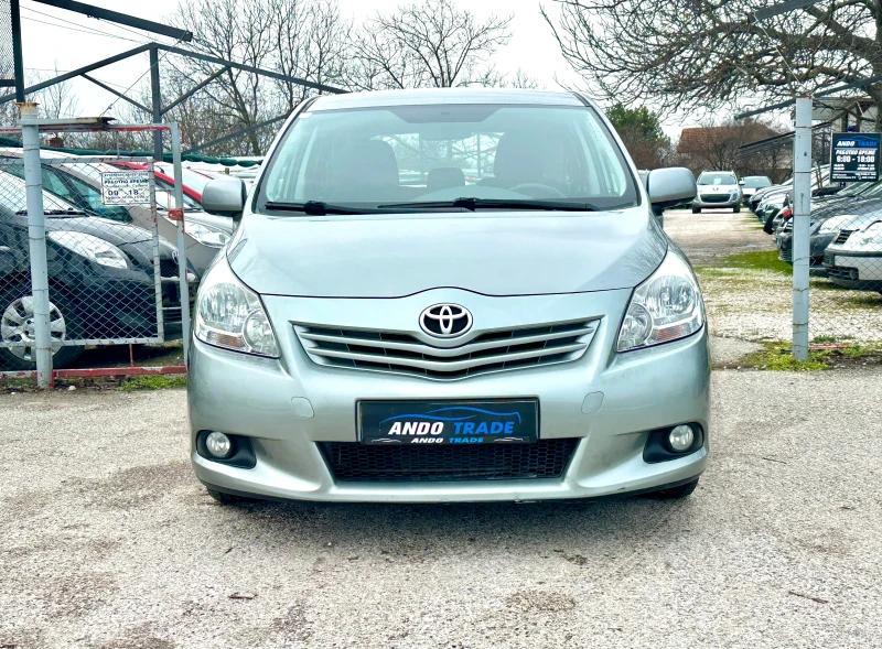 Toyota Verso 2.0 D4D, снимка 2 - Автомобили и джипове - 53285298