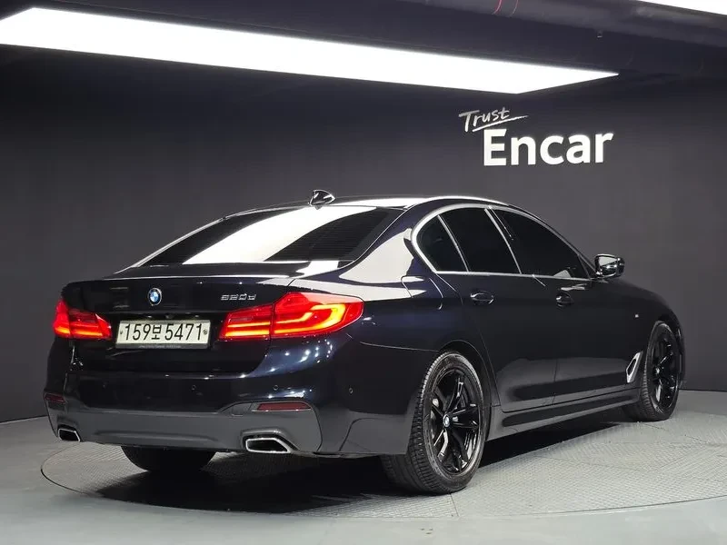 BMW 520 d-MSport - САМО 30% АВАНС, снимка 2 - Автомобили и джипове - 55740800
