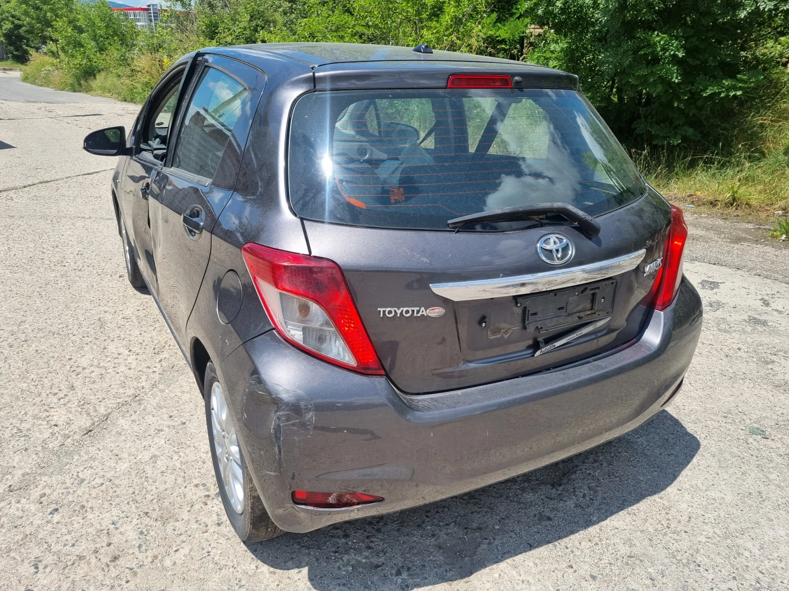 Toyota Yaris 1.0benzin-69ks-2013god - изображение 7