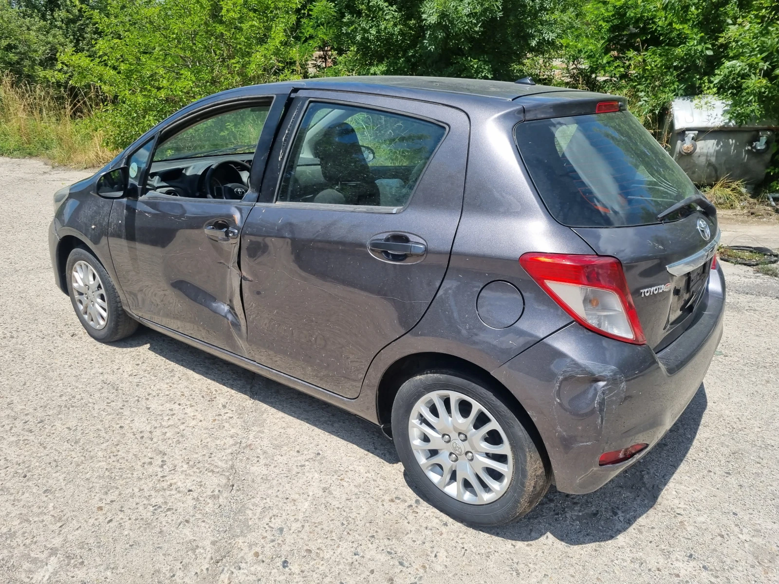 Toyota Yaris 1.0benzin-69ks-2013god - изображение 10